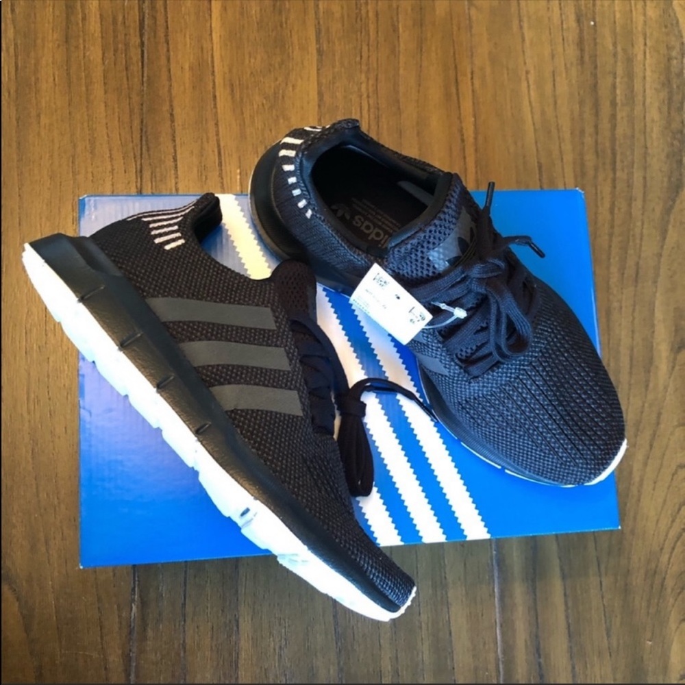 Adidas Swift Run black sneaker running shoes